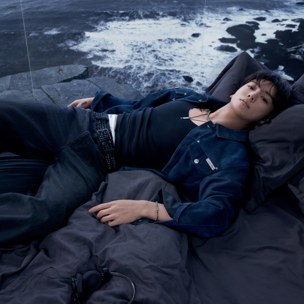 Jung Kook (BTS) quyến rũ "đốt mắt" trong lần trở lại cùng Calvin Klein Spring 2026