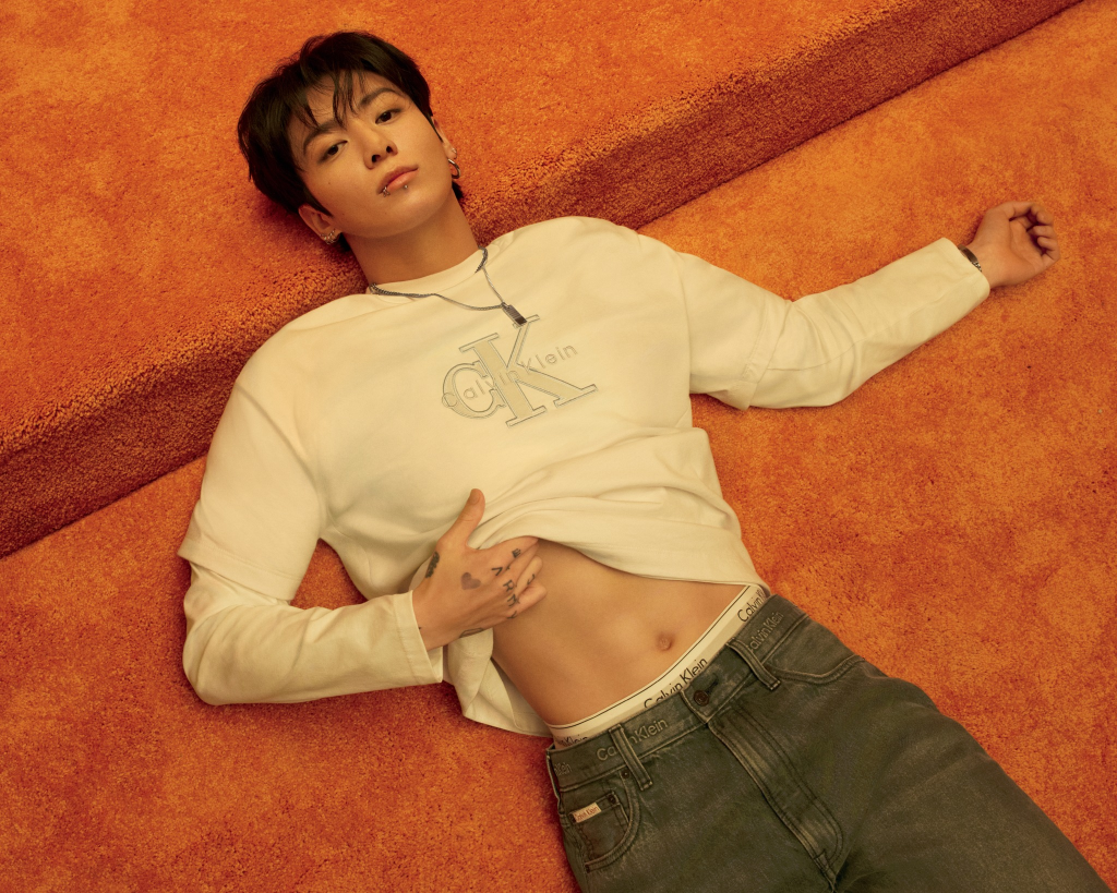 Jung Kook (BTS) quyến rũ "đốt mắt" trong lần trở lại cùng Calvin Klein Spring 2026