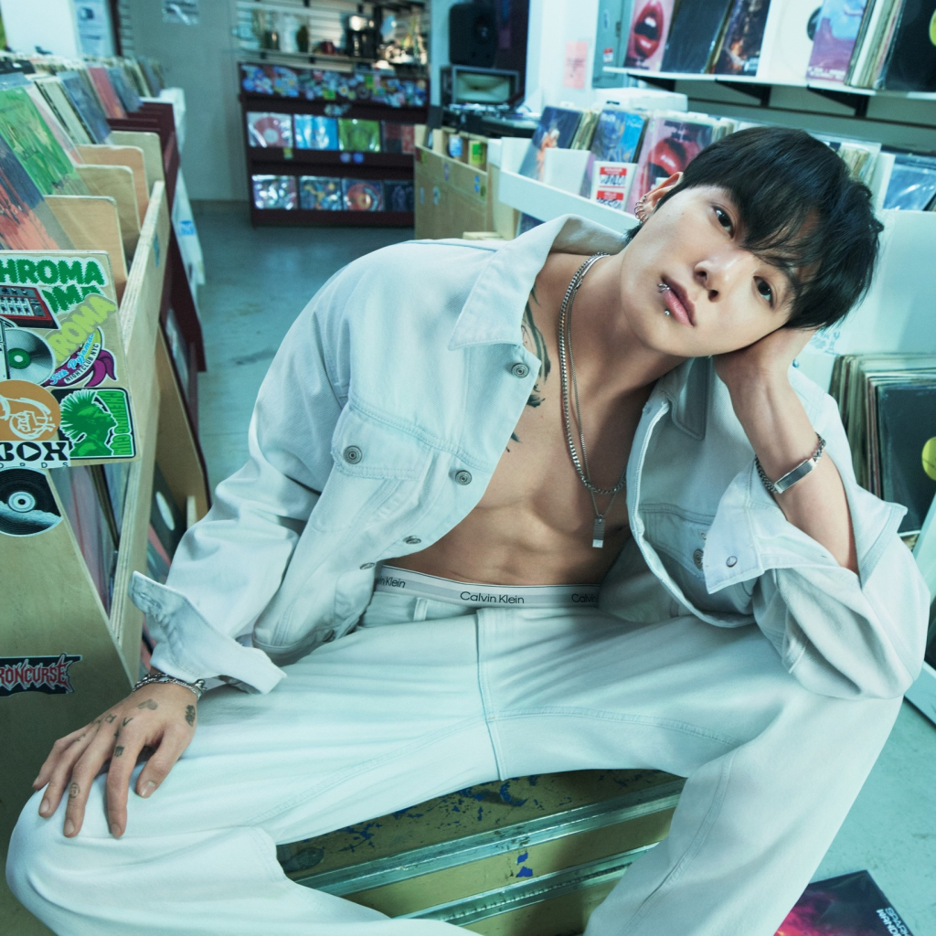 Jung Kook (BTS) quyến rũ "đốt mắt" trong lần trở lại cùng Calvin Klein Spring 2026
