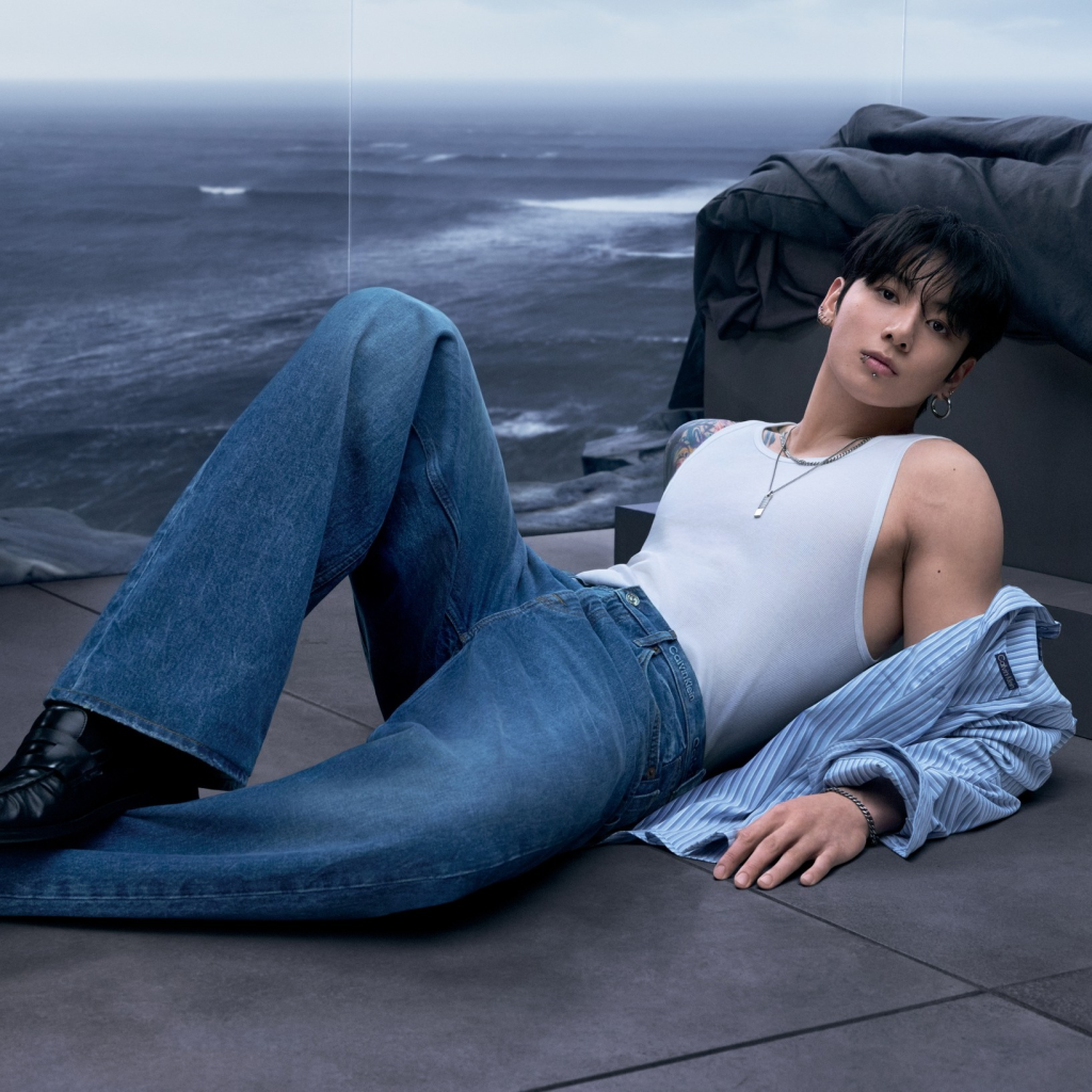 Jung Kook (BTS) quyến rũ "đốt mắt" trong lần trở lại cùng Calvin Klein Spring 2026