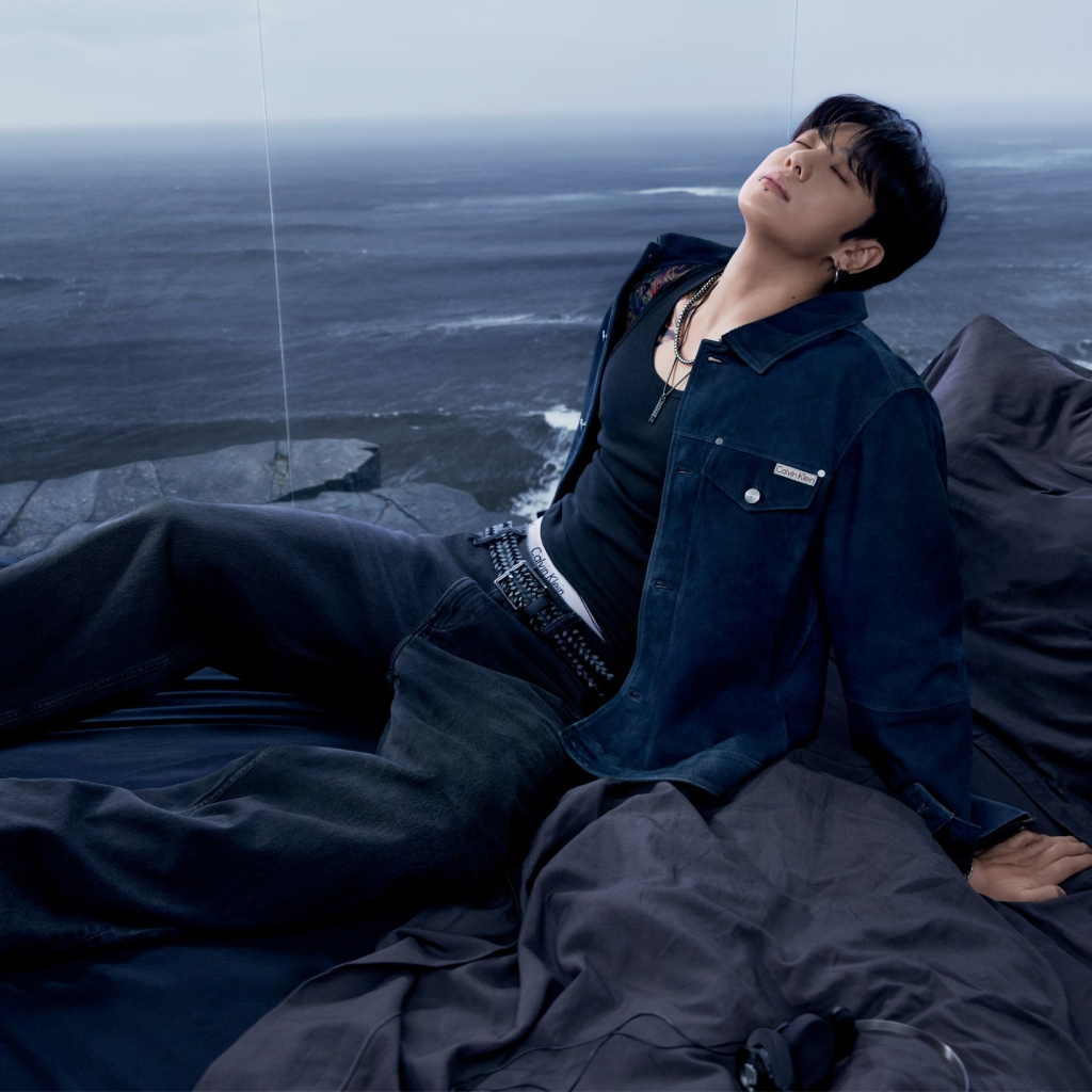 Jung Kook (BTS) quyến rũ "đốt mắt" trong lần trở lại cùng Calvin Klein Spring 2026