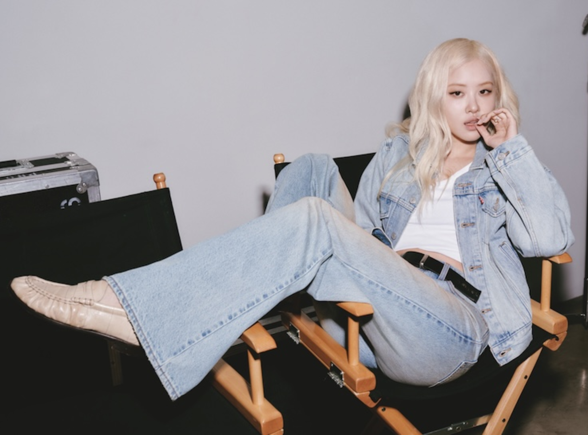 Gợi ý những mẫu quần jeans ống rộng Levi's nữ tôn dáng, dễ phối đồ đáng sắm nhất
