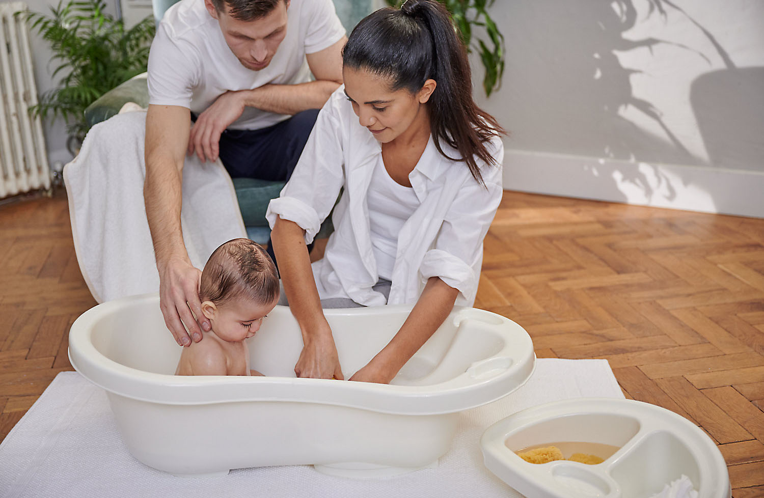 Sử dụng sữa tắm và dầu gội nhẹ dịu, an toàn với trẻ sơ sinh