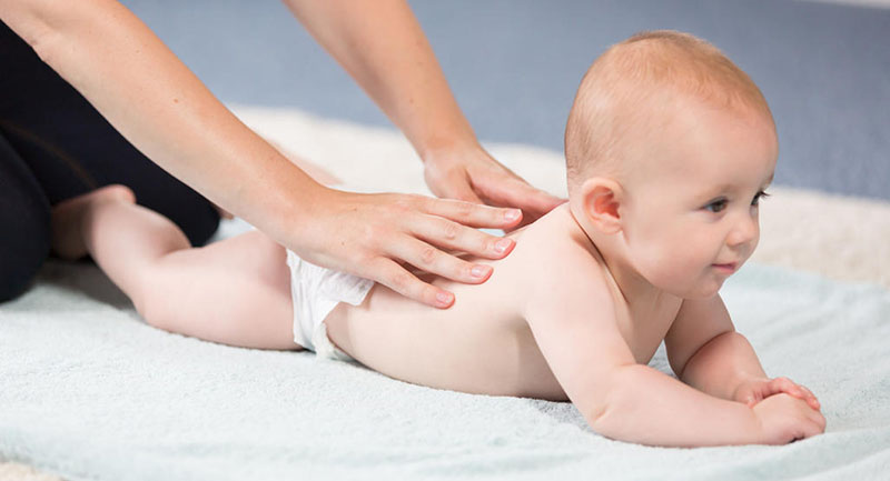 Massage giúp kích thích hệ tiêu hóa của trẻ hoạt động hiệu quả