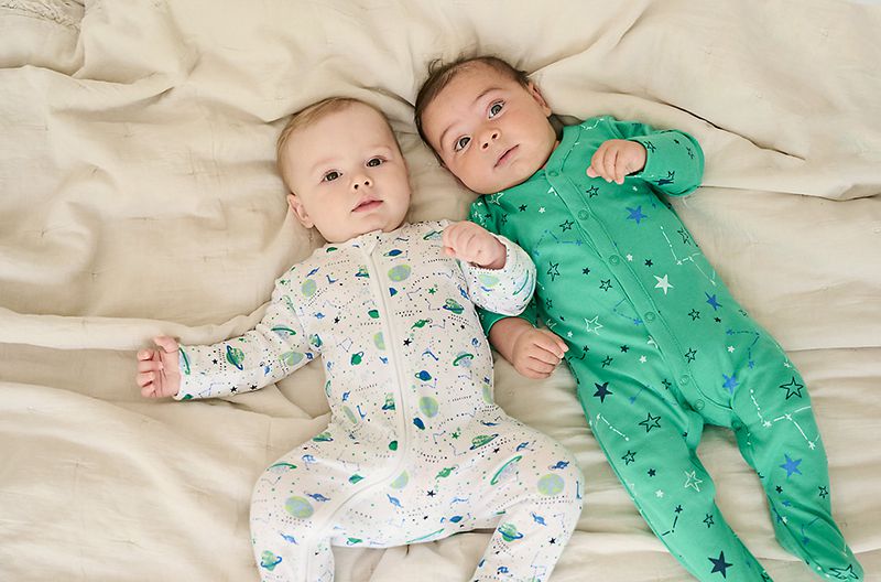 Sleepsuit cũng là một trong những quần sơ sinh giúp bé ngon giấc hơn mỗi đêm