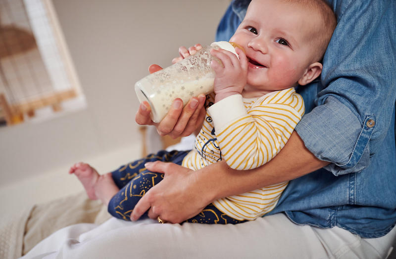 Sữa là thức uống không thể thiếu trong thực đơn 11 tháng tuổi 