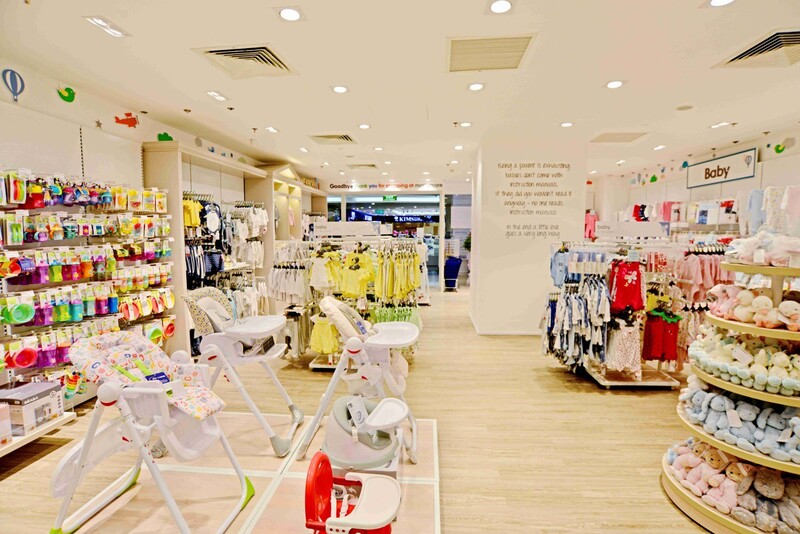 Tọa lại tại trung tâm thương mại sầm uất cùng diện tích lên đến 355m2, Flagship store cung cấp đa dạng sản phẩm đáp ứng mọi nhu cầu cho mẹ và bé.